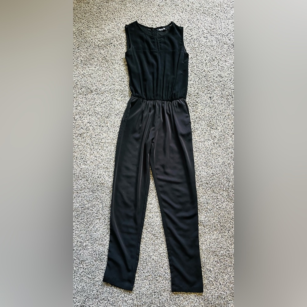 Oasap women's Stunning Sleeveless Black Pant Suit. Sheer Top Panel. Size small